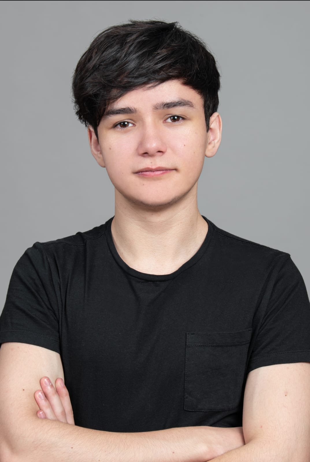 Antonio Viña - Medium Close-Up